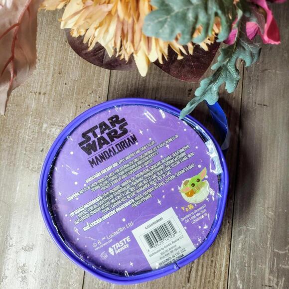 Star Wars mandalorian lip gloss set with nail stickers child’s gift - Picture 8 of 9